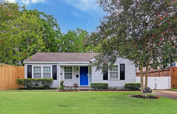 5217 Locust Street, Bellaire, TX 77401