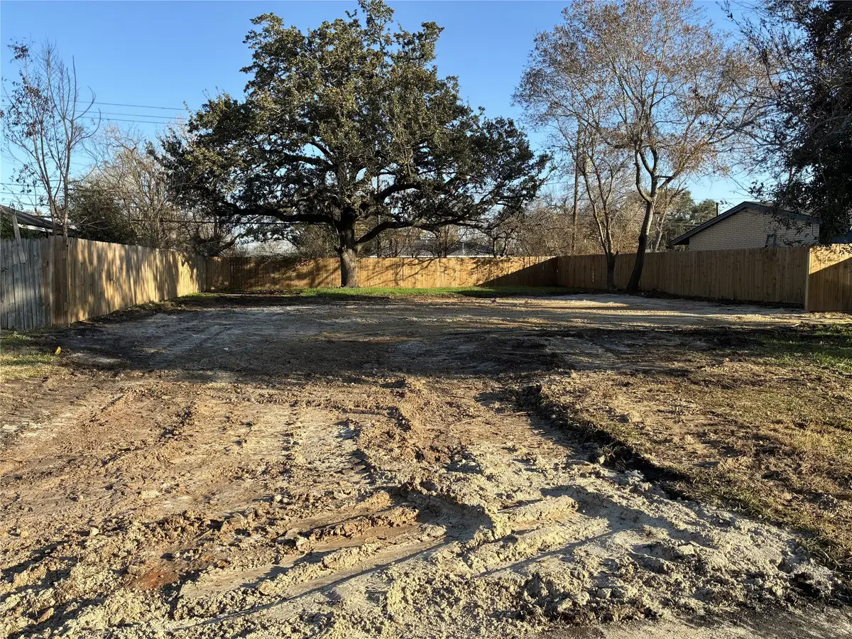 5839 Flamingo Drive, Houston, TX 77033 - #1