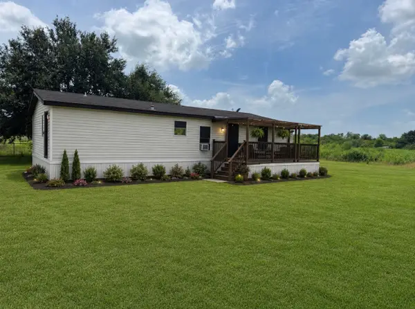809 Campbell Road, Eagle Lake, TX 77434