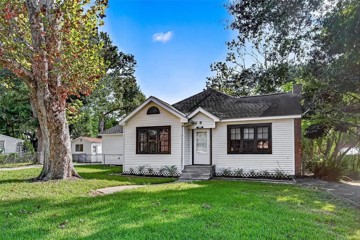 321 S Arcola Street, Angleton, TX 77515 - #1