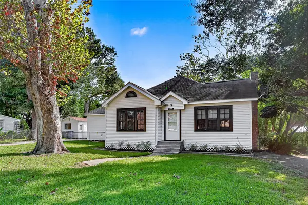 321 S Arcola Street, Angleton, TX 77515