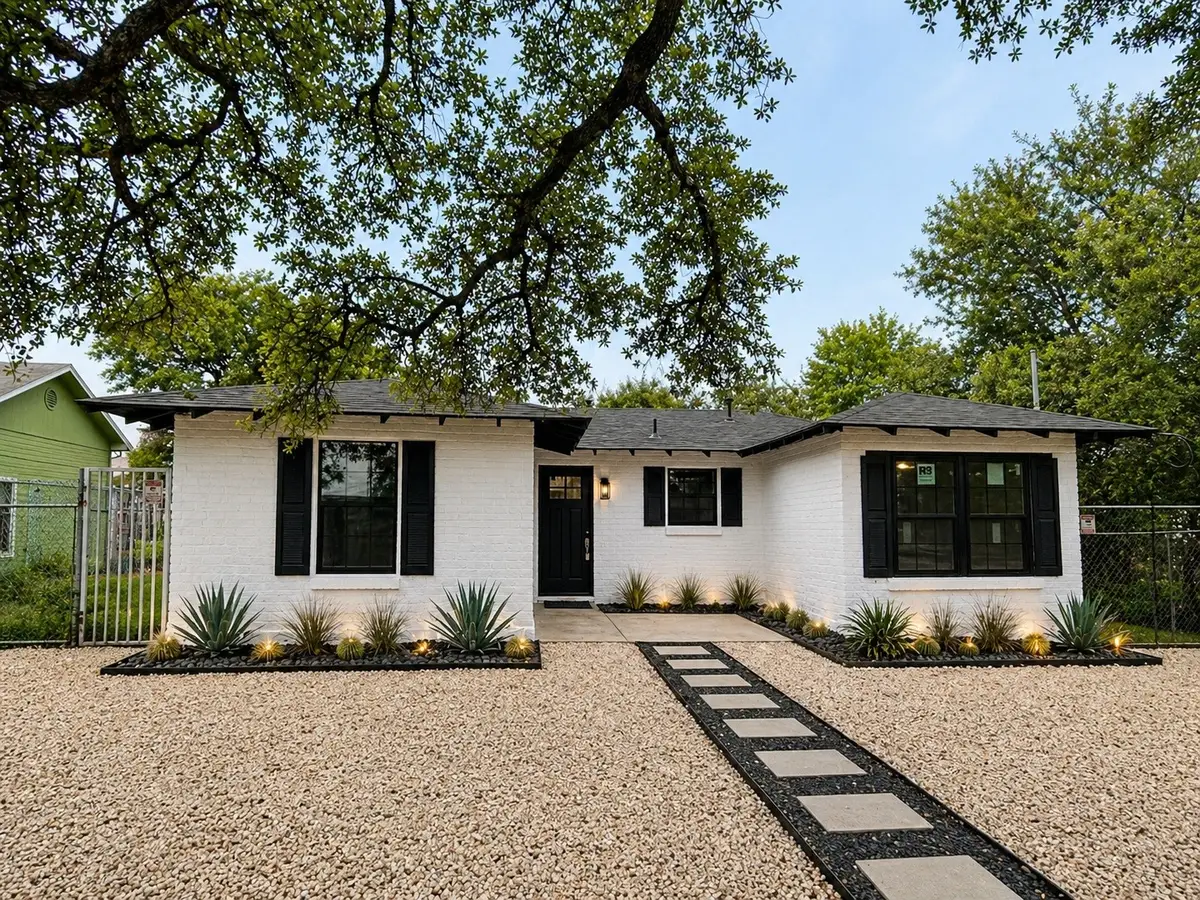 260 S East Avenue, New Braunfels, TX 78130 - #1