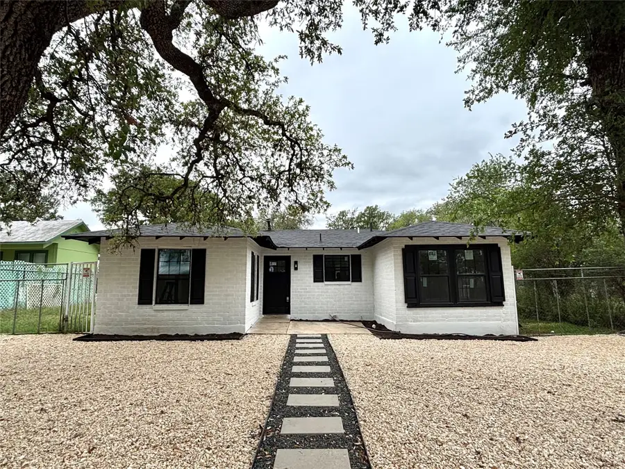 260 S East Avenue, New Braunfels, TX 78130 - #2
