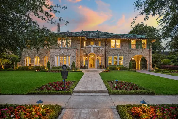 15 Courtlandt Place, Houston, TX 77006