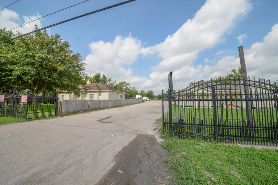 6309 E Houston Road, Houston, TX 77028 - Image #2