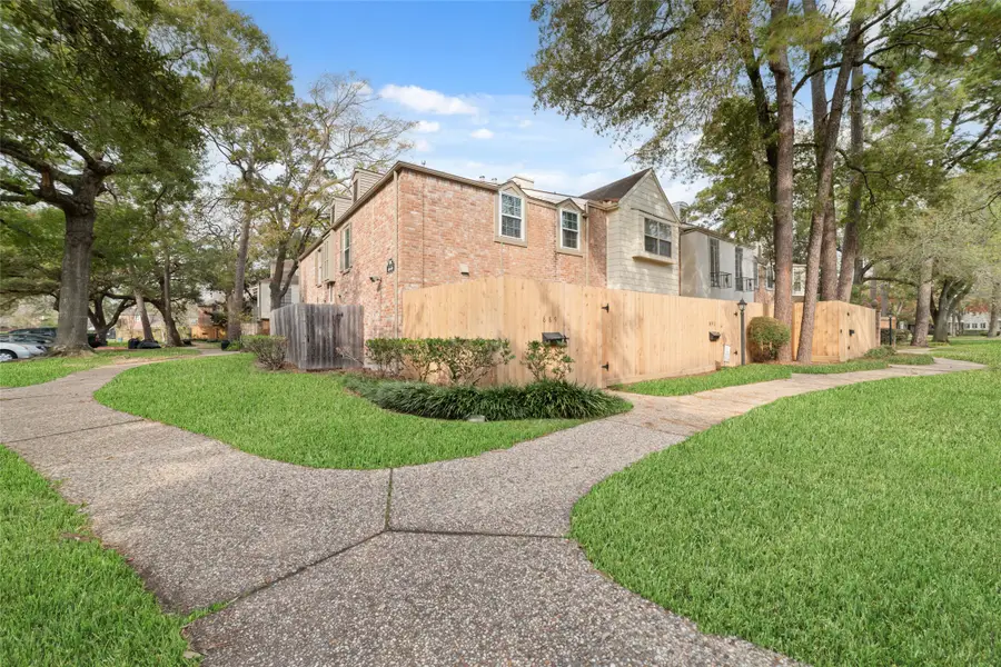 889 Wax Myrtle Lane, Houston, TX 77079 - #2