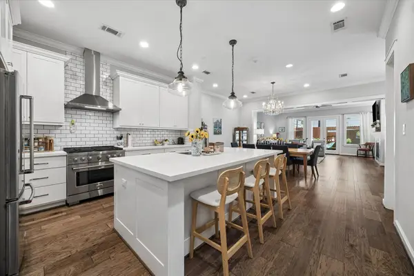 118 E 27th Street #B, Houston, TX 77008
