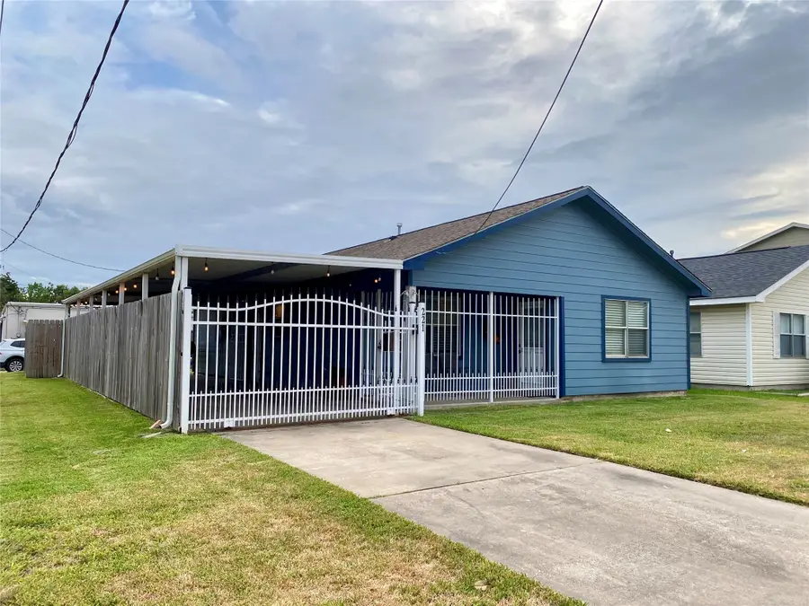 221 E Defee Avenue, Baytown, TX 77520 - #2