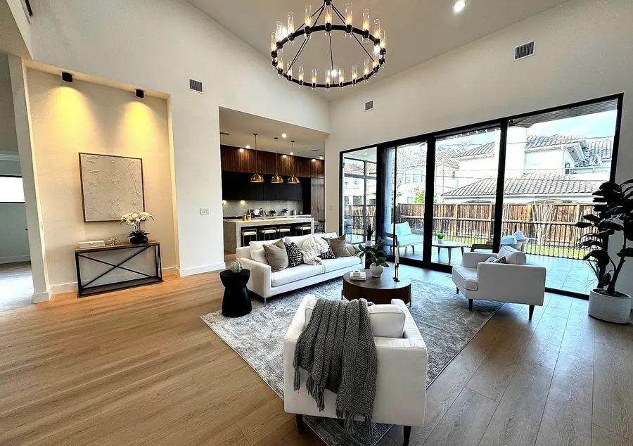 4708 Laurel St, Bellaire, TX 77401 - #3