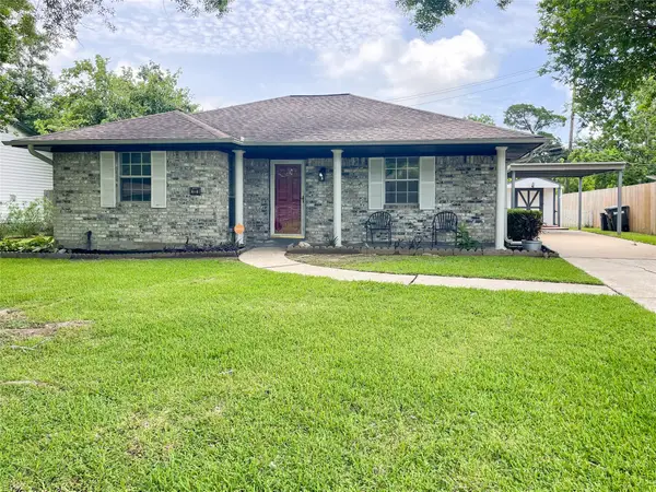 7021 Smith Drive, Hitchcock, TX 77563