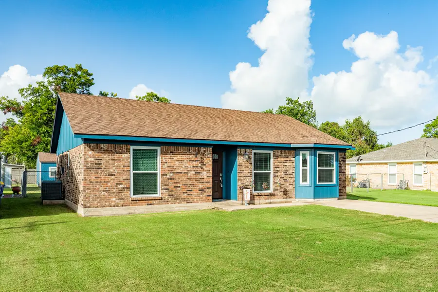 2118 Avenue D, Danbury, TX 77534 - #3