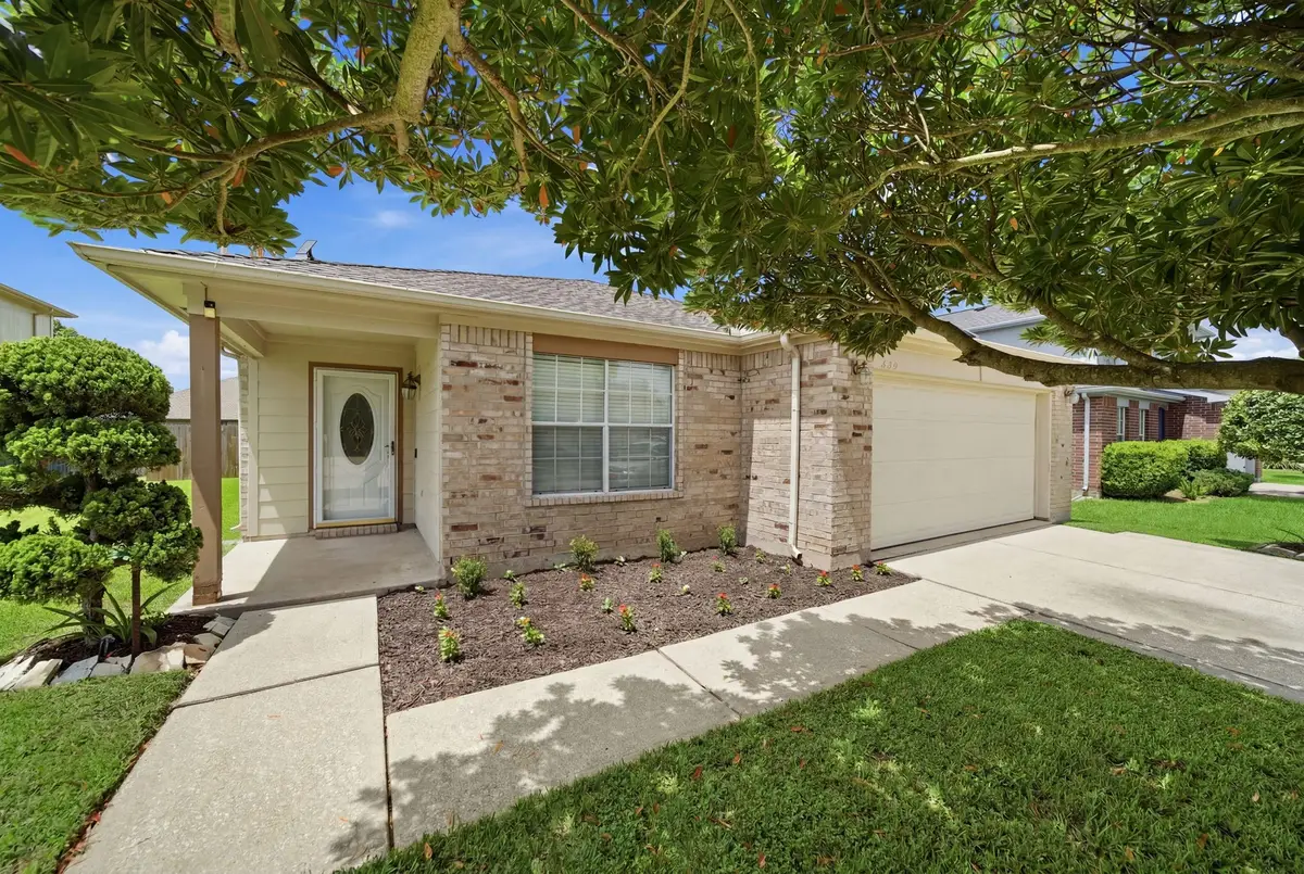 3209 Wheatmeadow Court, Pearland, TX 77581 - #1