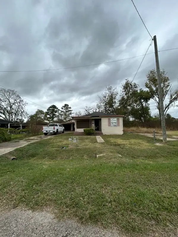 312 Willow Street, Sweeny, TX 77480