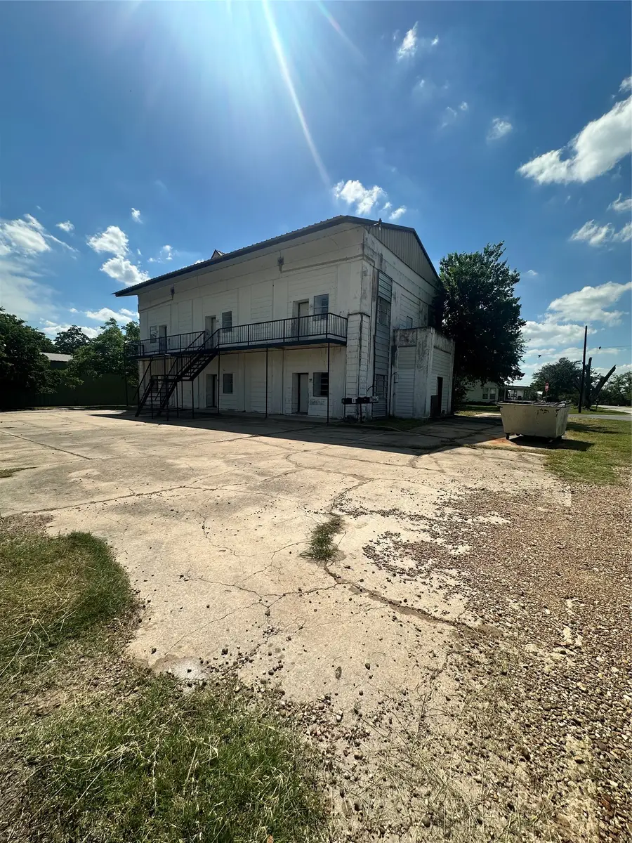 1010 Nelson, Yoakum, TX 77995 - #2