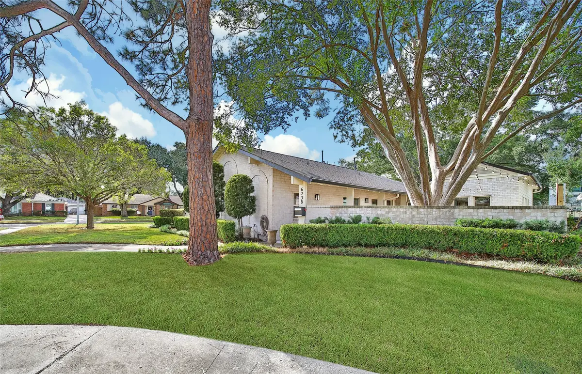 6238 Braesheather Circle, Houston, TX 77096 - Image #1