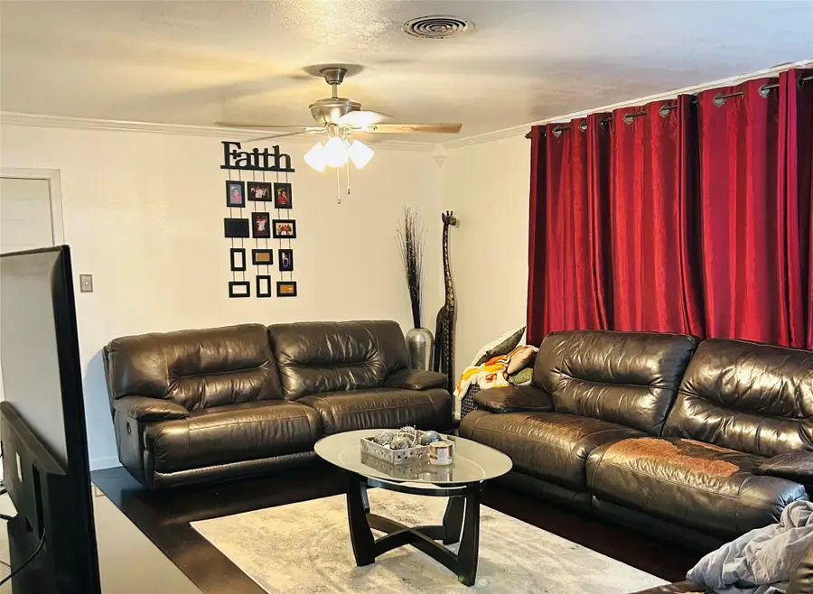 1802 14th Avenue N, Texas City, TX 77590 - #2