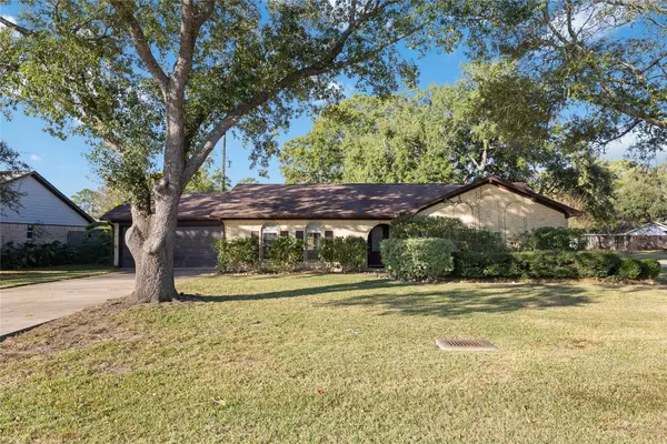 7319 Willow Oak Drive, Baytown, TX 77521