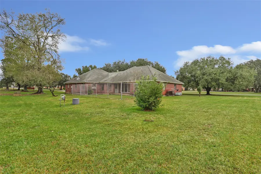 1002 Ransom Street, Anahuac, TX 77514 - #3