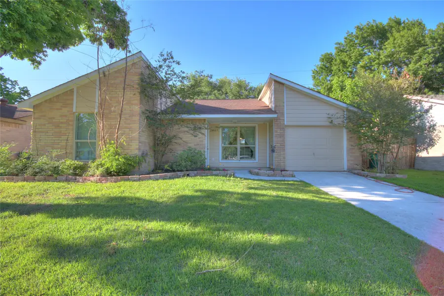 2807 N Brompton Drive, Pearland, TX 77584 - Image #2