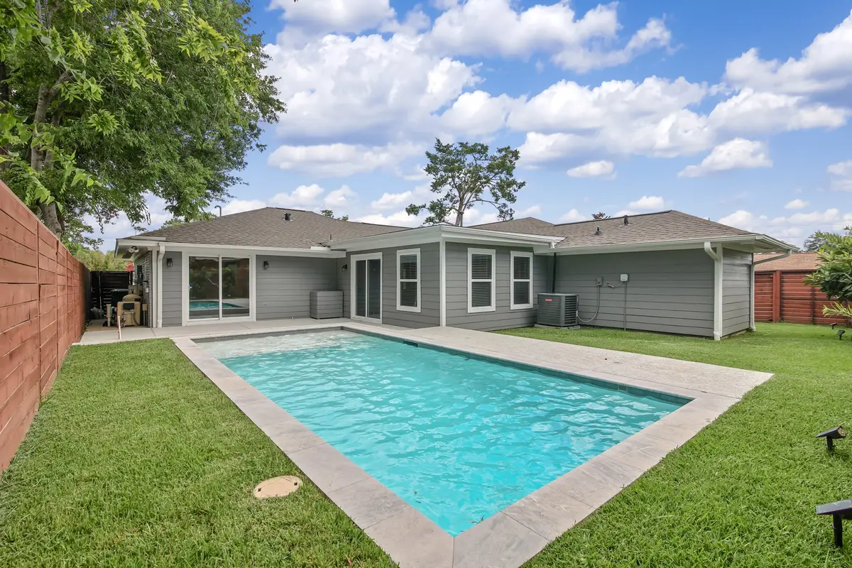 2102 Lazybrook Drive, Houston, TX 77008 - Image #1