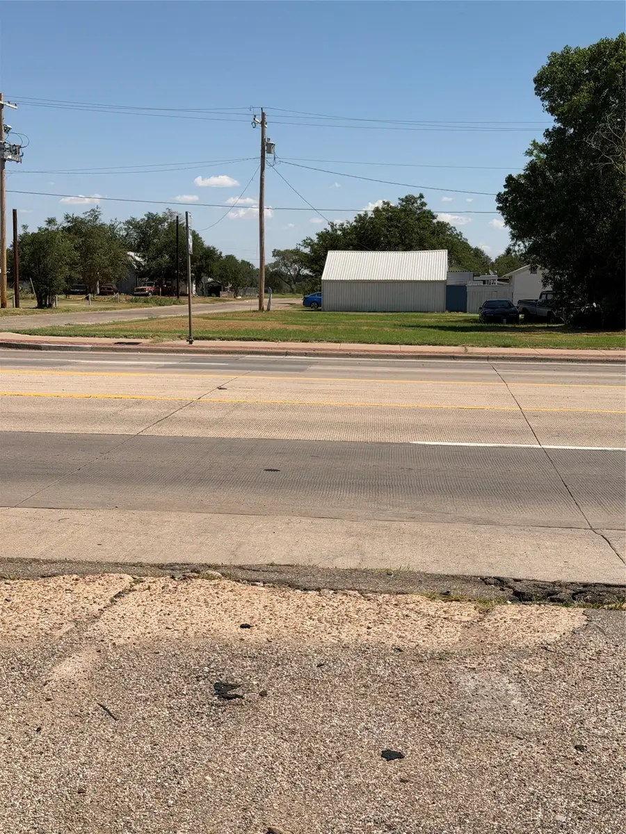 401 Avenue F Ne, Childress, TX 79201 - #3