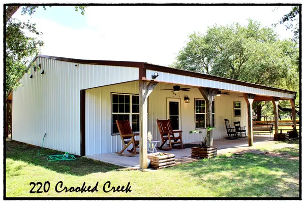 220 Crooked Creek, Sheridan, TX 77475