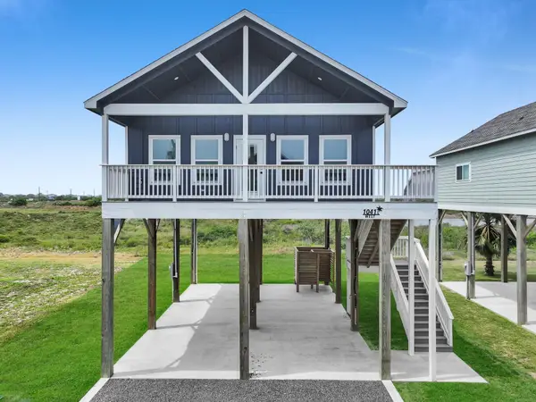 1042 Victoria Lane, Gilchrist, TX 77617