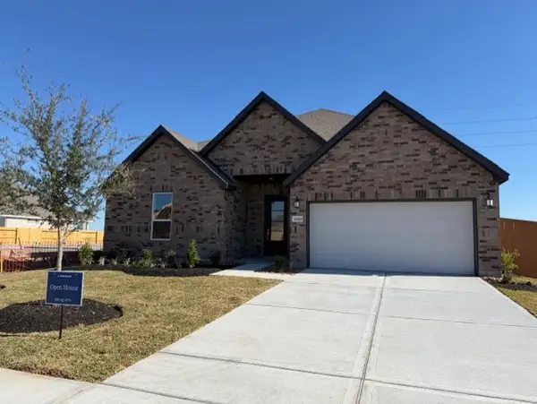 8207 Holly Blue Drive, Rosharon, TX 77583