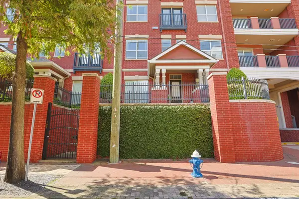 2400 S Mccue Road #104, Houston, TX 77056