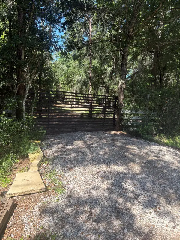 25111 N Clear Creek Road, Hockley, TX 77447