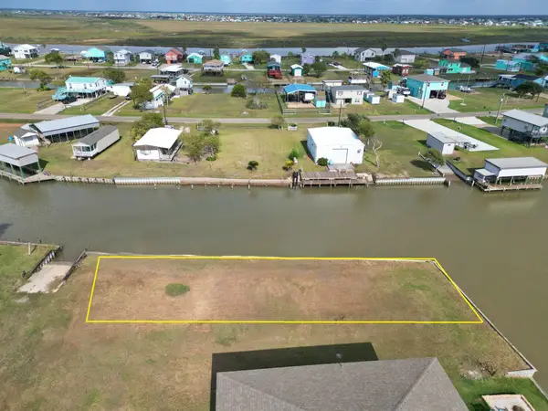 140 County Road 200, Sargent, TX 77414