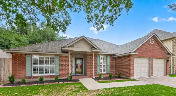 819 Maplewood Falls Court, Houston, TX 77062