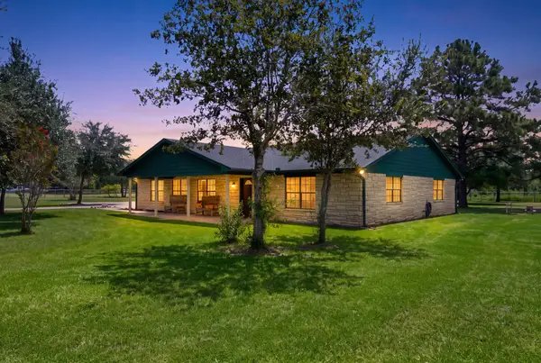 2243 Green Meadows Drive, Sealy, TX 77474