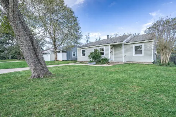 745 Kyle Street, Angleton, TX 77515