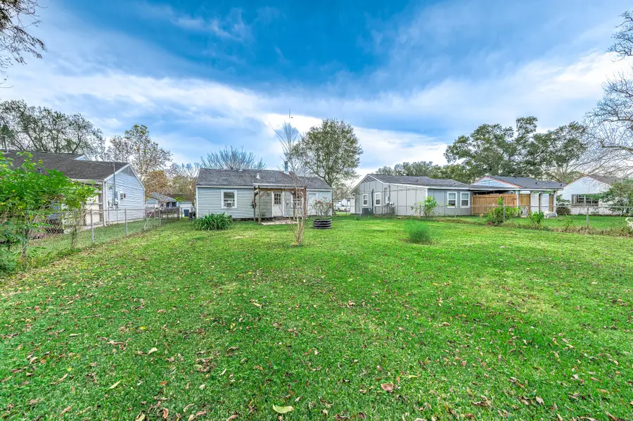 745 Kyle Street, Angleton, TX 77515 - Image #3