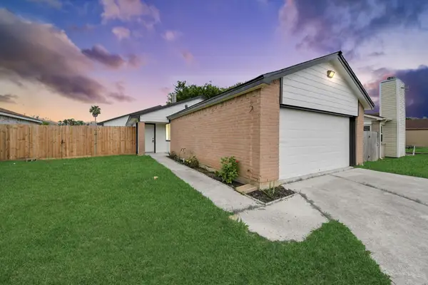 5212 Willowview Drive, Baytown, TX 77521