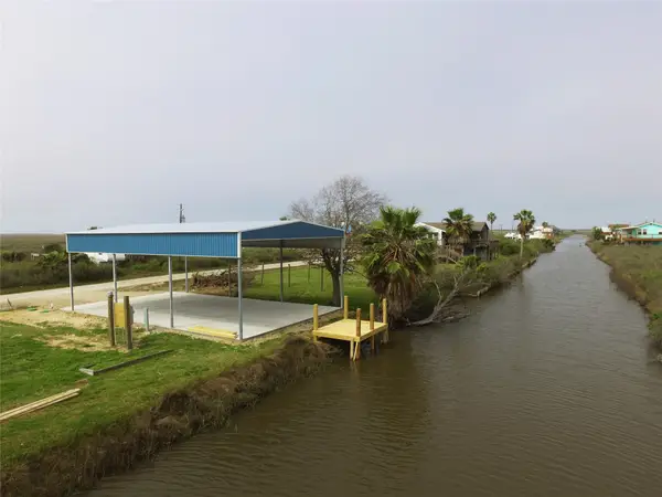 1176 N Tinkle Lane, Crystal Beach, TX 77650