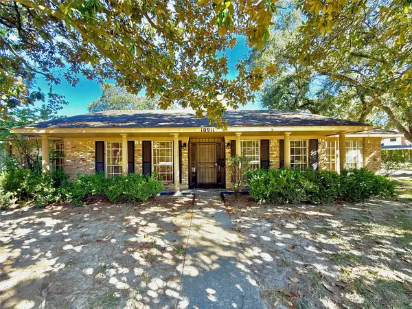 10911 Ashcroft Drive, Houston, TX 77096