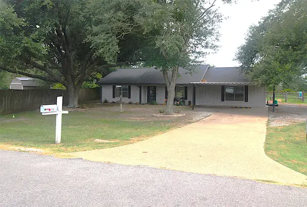 1319 N Tammye Lane W, Madisonville, TX 77864