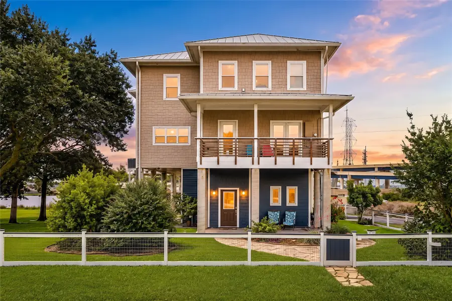 814 Hall Avenue, Seabrook, TX 77586 - #2