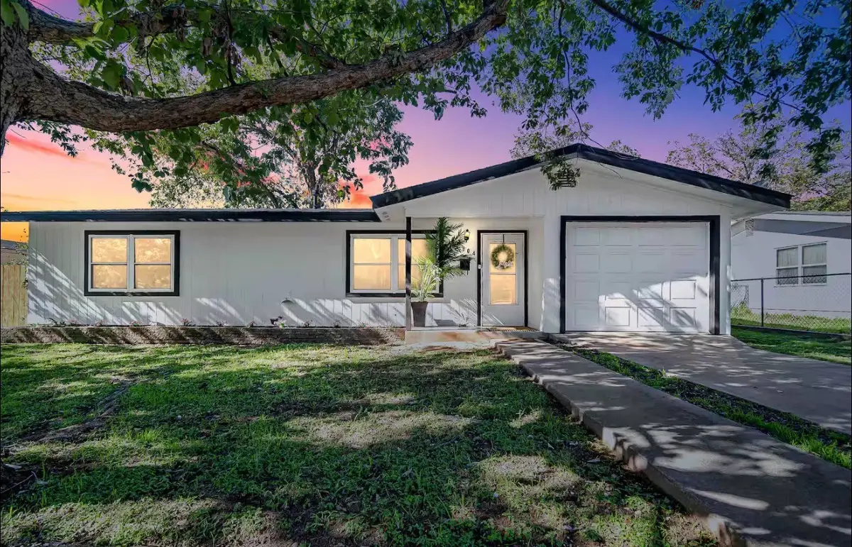 804 N Milam Street, Fredericksburg, TX 78624 - #1