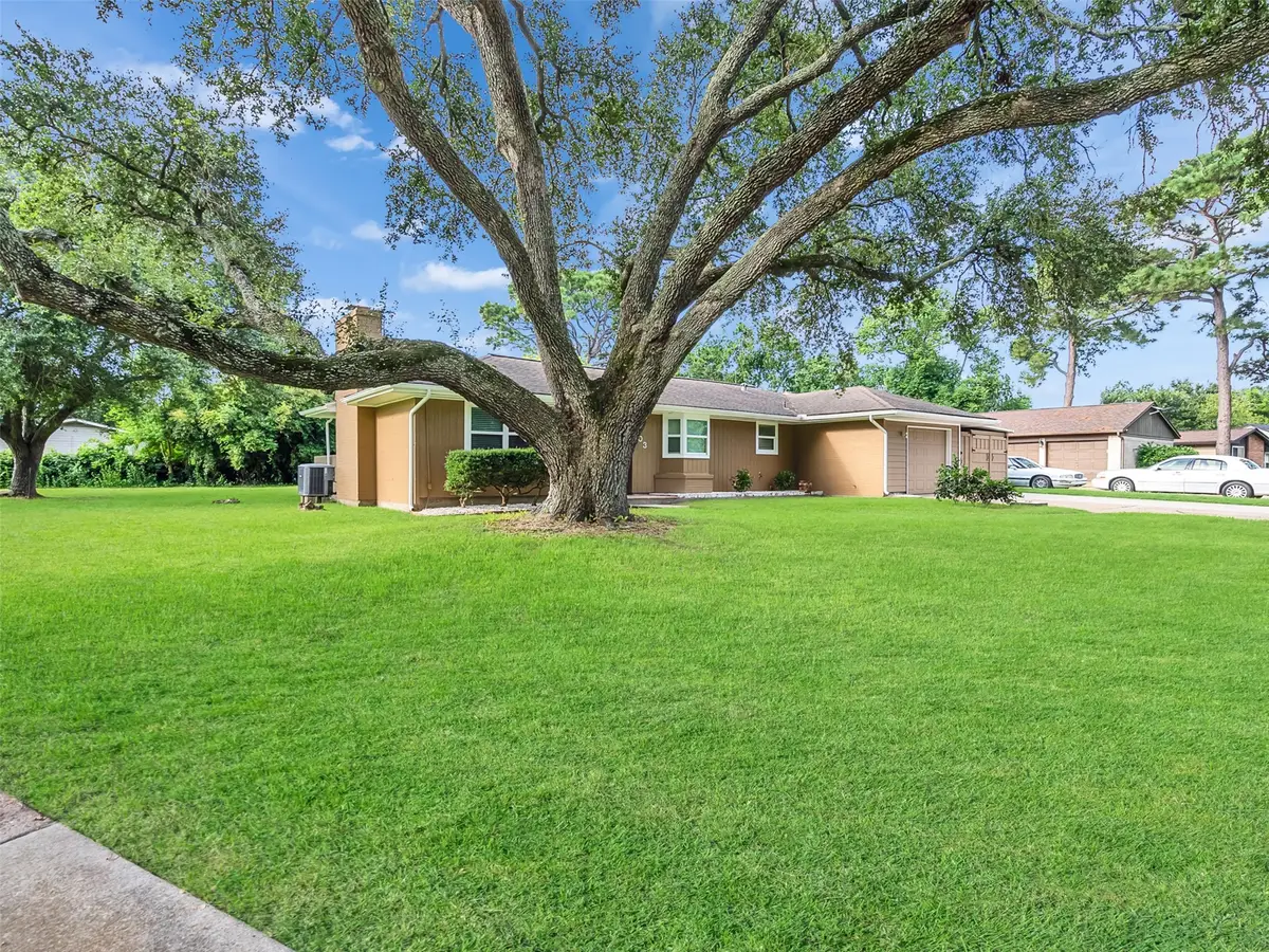 203 22nd Avenue N, Texas City, TX 77590 - #1