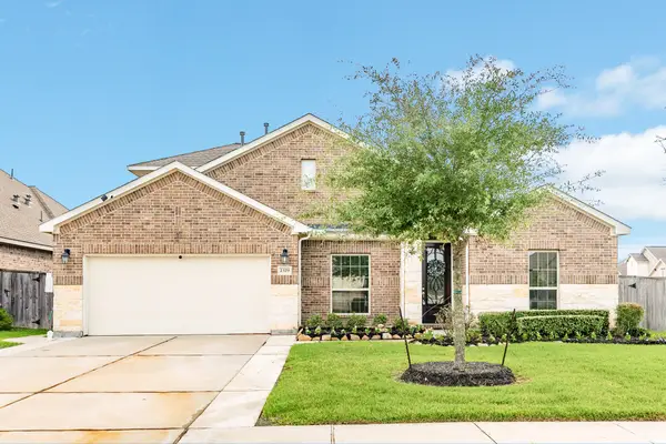 2329 Vineyard Terrace Lane, League City, TX 77573
