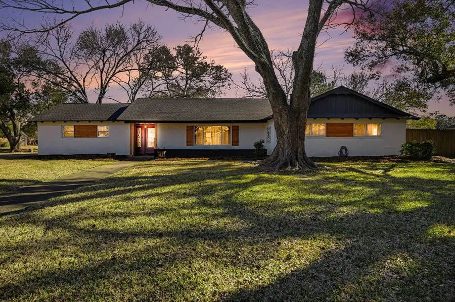 101 W Larkspur Drive, Alvin, TX 77511 - #2