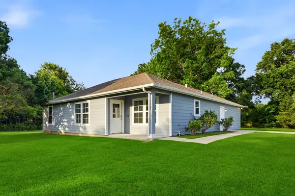609 Washington Avenue, Anahuac, TX 77514