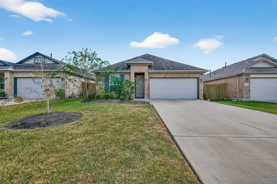 1916 Acklen Run Drive, Rosharon, TX 77583 - Image #2