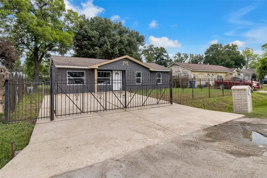 3219 Brea Crest St, Houston, TX 77093 - #2