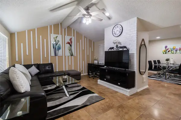 2922 Shadow Trail Drive, Houston, TX 77082
