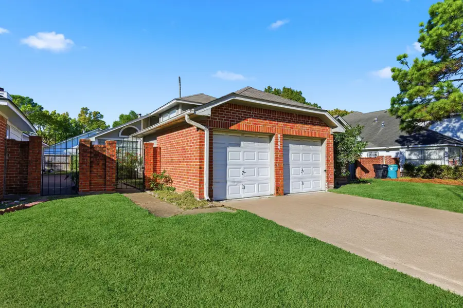 9306 Corner Oaks Lane, Houston, TX 77036 - Image #2