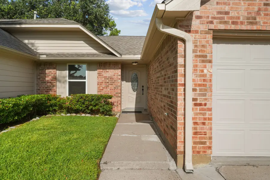 702 W Country Grove Circle, Pearland, TX 77584 - #2